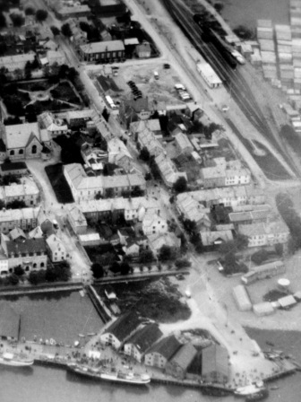 namsos 1935 sentrum - bryggene.jpg